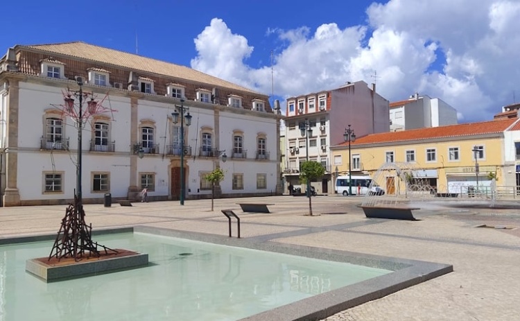 Munic&iacute;pio de Portim&atilde;o reduz carga fiscal para fam&iacute;lias e empresas 