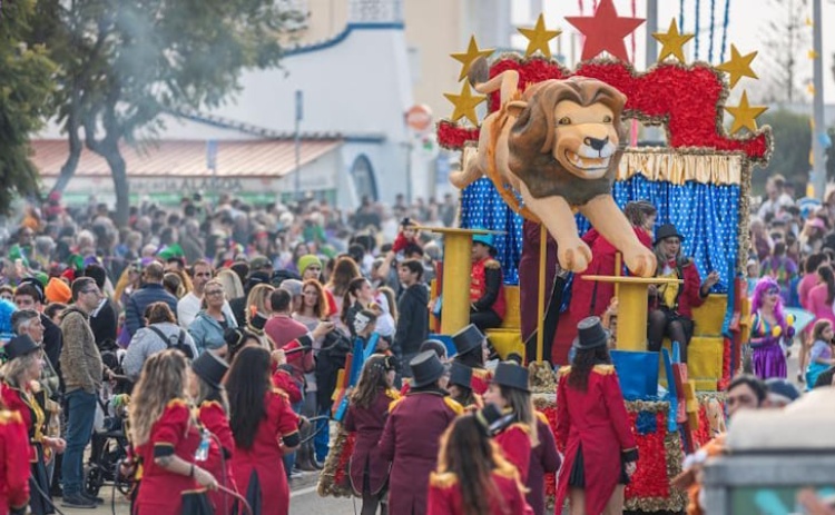 Culturas e tradi&ccedil;&otilde;es do mundo cruzam-se no Carnaval de Altura