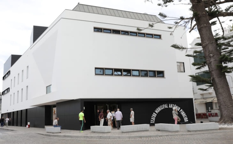 Teatro Municipal Ant&oacute;nio Pinheiro convida a descobrir os bastidores