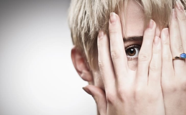 Tem medo de ser feliz? Descubra as causas