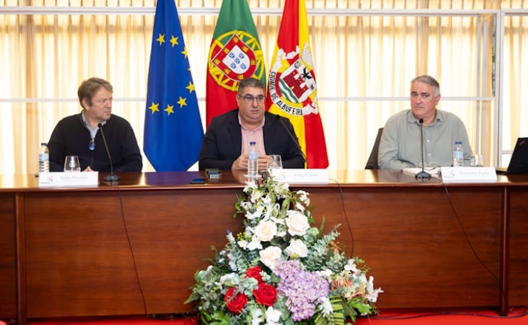 Centenas de atletas nacionais e internacionais participam na 2.&ordf; edi&ccedil;&atilde;o do Albufeira Beach Tennis Tour