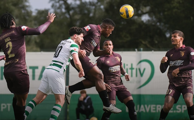 II Liga: Sporting B vence Portimonense em jogo com duas reviravoltas
