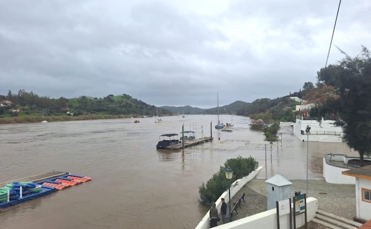 Mau tempo: PS prop&otilde;e inclus&atilde;o de Monchique e Alcoutim nos apoios &agrave; reconstru&ccedil;&atilde;o