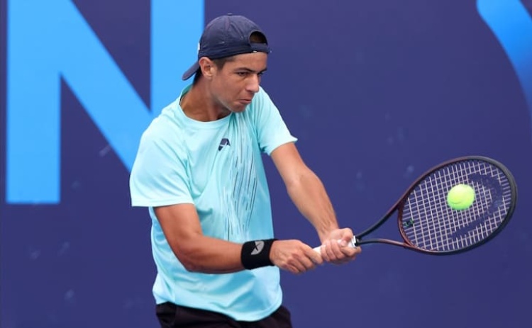 Algarvio Tiago Pereira repete meias-finais em Vale do Lobo