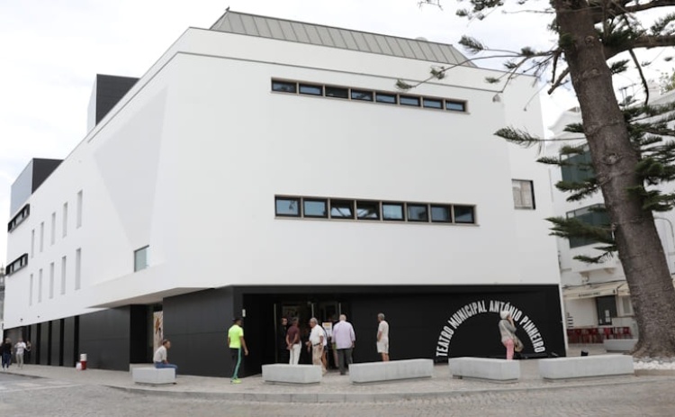 &ldquo;Catarina e a Beleza de Matar Fascistas&rdquo; no Teatro Municipal Ant&oacute;nio Pinheiro 