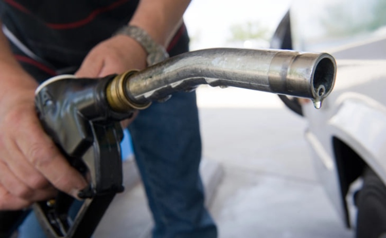 Governo aprova descontos de 1,8 c&ecirc;ntimos/litro de gas&oacute;leo e 3,3 c&ecirc;ntimos na gasolina