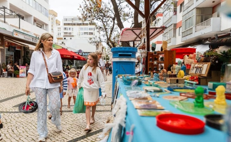 P&aacute;scoa em Quarteira com Mercadinho e folar gigante