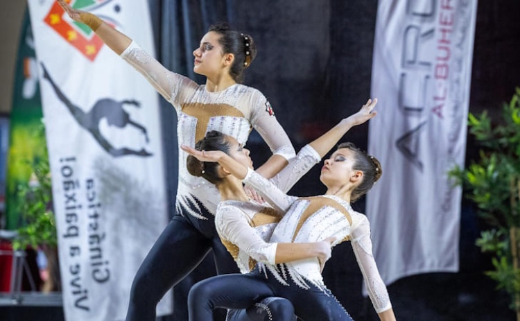 450 atletas de 21 clubes participaram na Ta&ccedil;a de Portugal de Gin&aacute;stica Acrob&aacute;tica em Albufeira