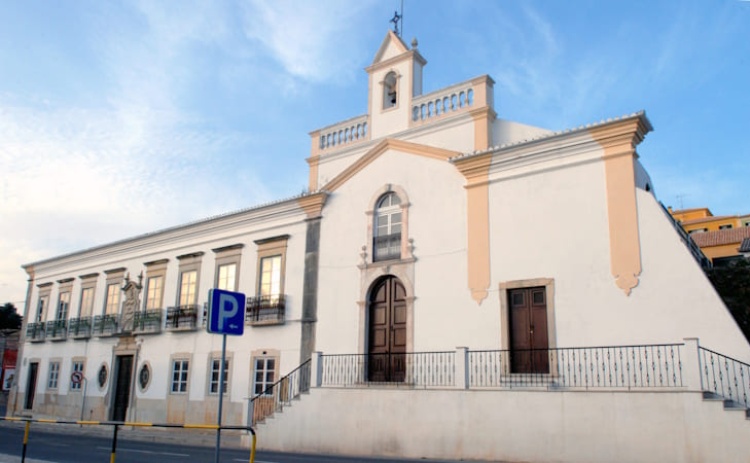 Curso de harpa impulsiona reabertura da Ermida de Sant&rsquo;Ana em Loul&eacute;