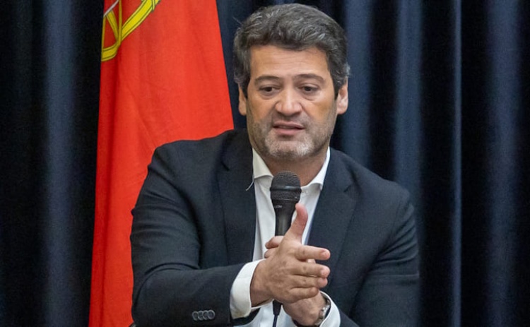 Ventura pede ao Minist&eacute;rio P&uacute;blico que esclare&ccedil;a fundamentos das buscas na C&acirc;mara de Albufeira 