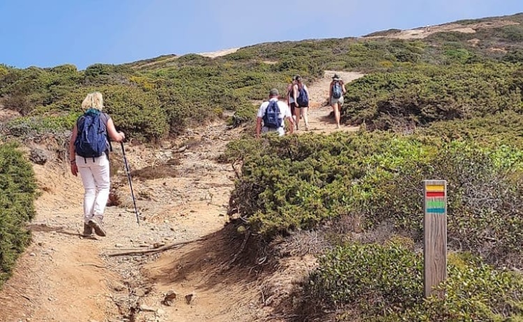 Algarve entre os tr&ecirc;s destinos favoritos para caminhadas na Europa