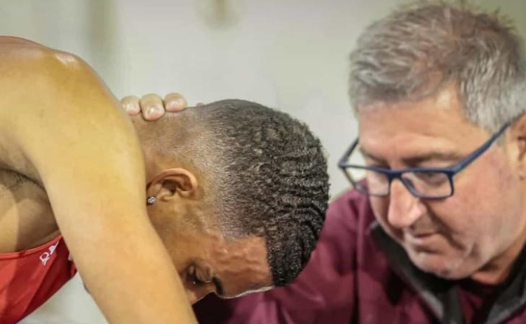 Etson Barros est&aacute; em coma induzido com progn&oacute;stico "reservado" 