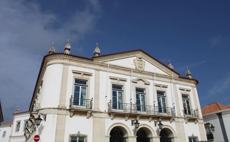 PSD Faro diz que partiu da Assembleia Municipal iniciativa de entrega da Constitui&ccedil;&atilde;o nas escolas