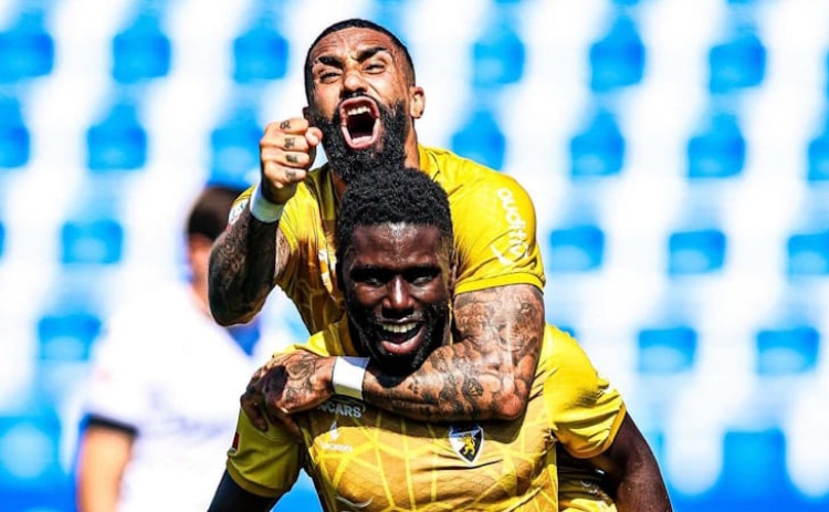 Farense conquista importante vit&oacute;ria frente ao FC Vizela