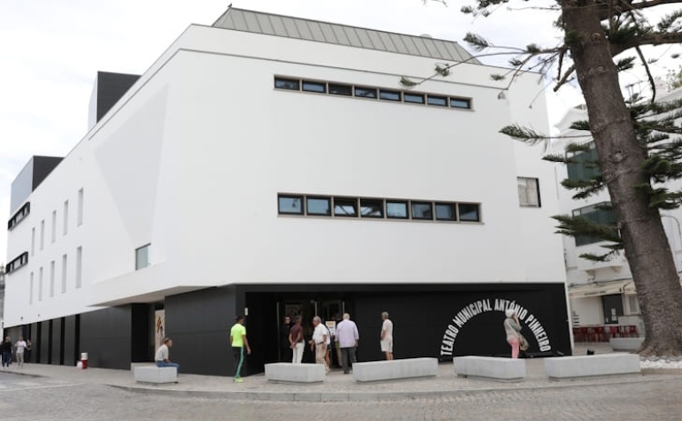 Tavira celebra dan&ccedil;a e jazz no Teatro Municipal Ant&oacute;nio Pinheiro