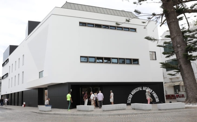 Teatro Ant&oacute;nio Pinheiro convida comunidade a conhecer os bastidores da cena