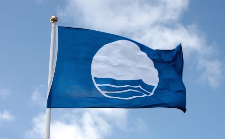 Bandeira Azul: Algarve conta este ano com 94 galard&otilde;es 
