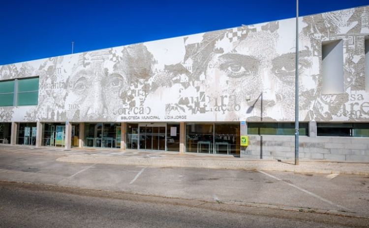 Biblioteca de Albufeira acolhe v&aacute;rias sess&otilde;es de apresenta&ccedil;&atilde;o de livros