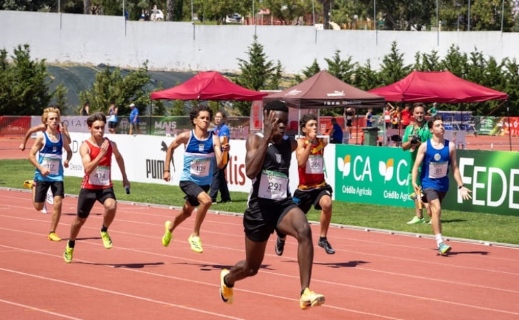 Albufeira recebeu centenas de jovens ligados ao atletismo 