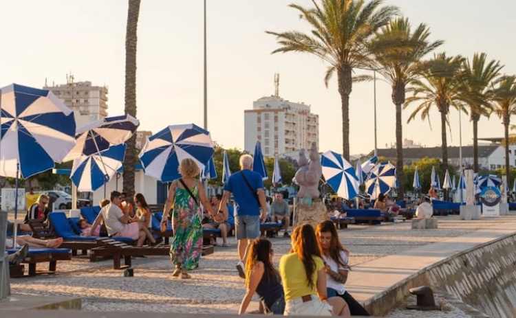 Zona ribeirinha de Portim&atilde;o transforma-se em praia urbana durante 18 dias  