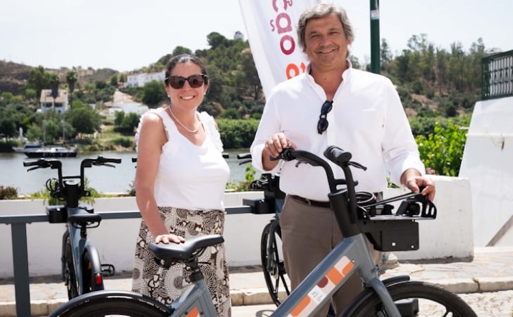 Bicicletas el&eacute;tricas partilhadas convidam a descobrir Alcoutim de forma sustent&aacute;vel