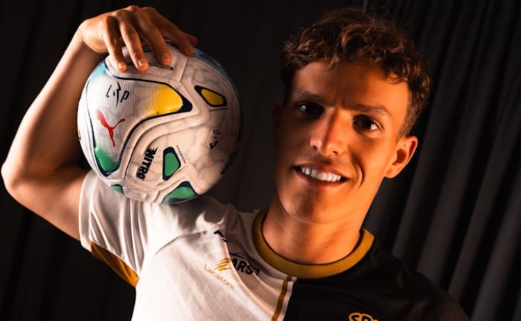 Avan&ccedil;ado Jo&atilde;o Resende &eacute; o terceiro refor&ccedil;o do Farense para 2026/27