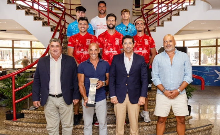 Equipa S&eacute;nior de Futebol do Imortal Desportivo Clube recebida na C&acirc;mara de Albufeira