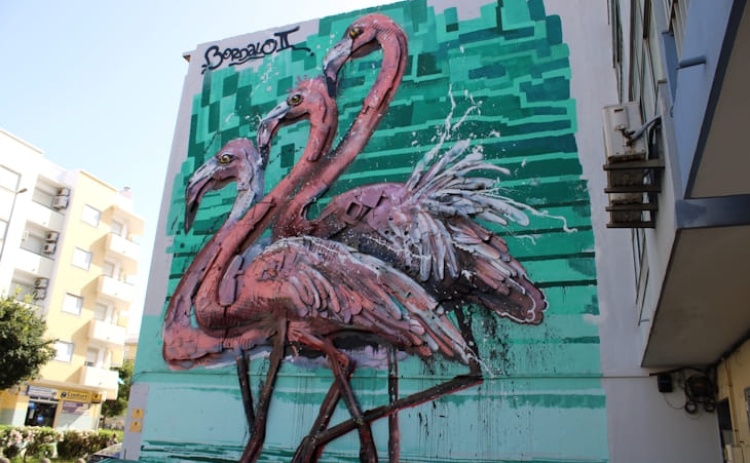 Bordalo II deixa a sua marca em Olh&atilde;o com "3 Flamingos"