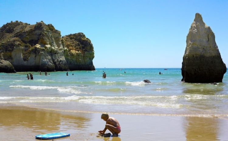 Primeiro semestre confirma crescimento do turismo no Algarve em h&oacute;spedes, dormidas e receitas