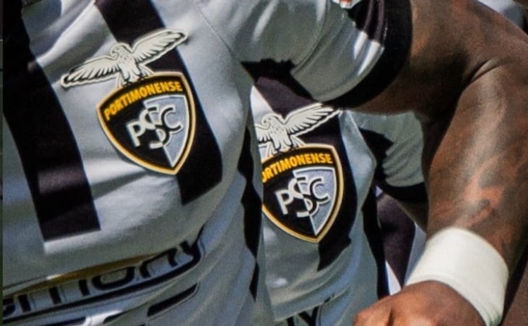 Portimonense refor&ccedil;a todos os setores e apresenta 11 jogadores de uma assentada