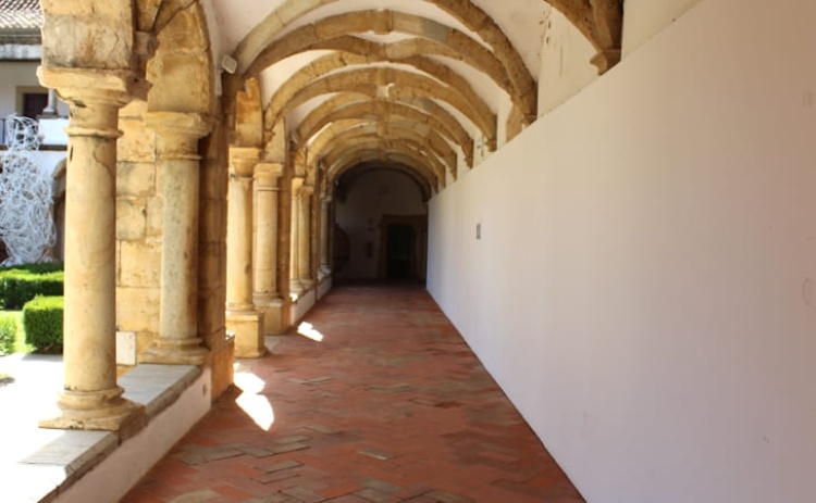 Em agosto h&aacute; visitas guiadas a exposi&ccedil;&otilde;es de refer&ecirc;ncia no Museu Municipal de Faro 