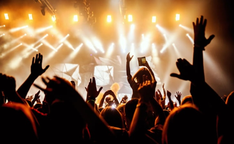 Dj&rsquo;s Paplu e Davilla celebram Dia Internacional da Juventude em Tavira 