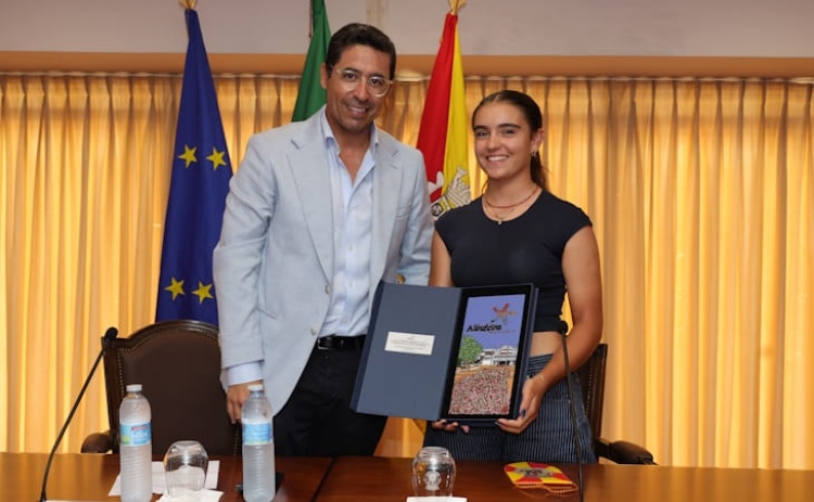 Ciclista L&uacute;cia Martins homenageada pelo Munic&iacute;pio de Albufeira