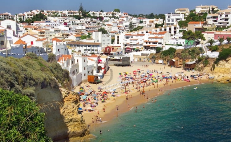 Algarve bate recorde de dormidas em julho