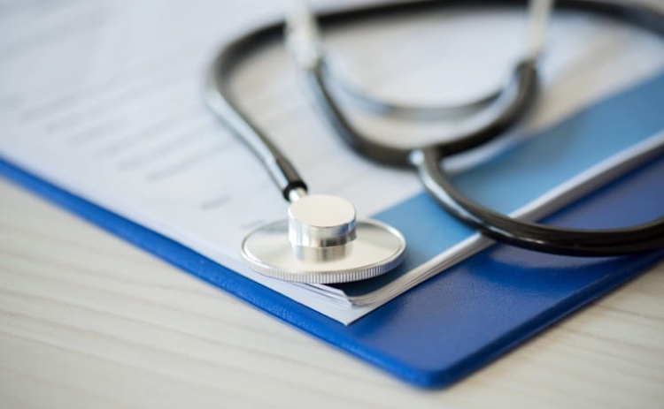 PS quer saber o que sustenta proibi&ccedil;&atilde;o de trabalhadores da ULS/Algarve de frequentarem Medicina