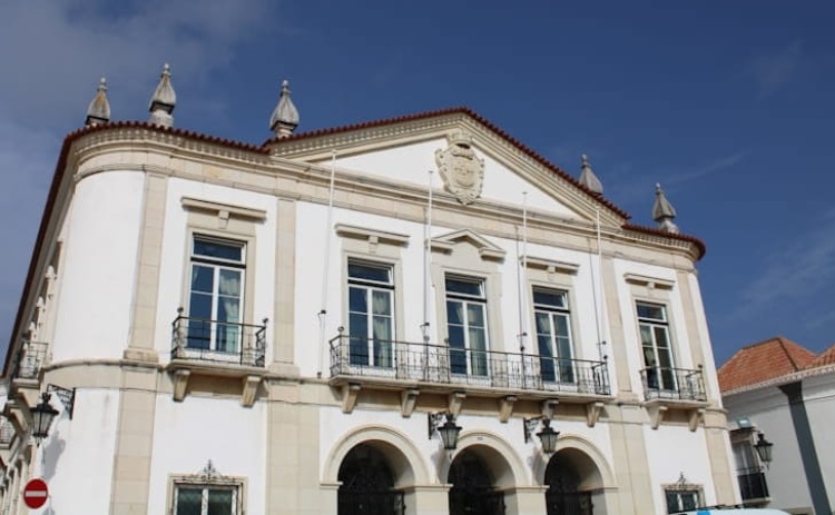 C&acirc;mara de Faro renova apoio psicol&oacute;gico gratuito &agrave; popula&ccedil;&atilde;o