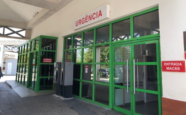 Doentes urgentes esperam quase 6 horas no hospital de Portim&atilde;o