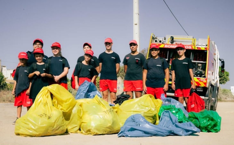 A&ccedil;&atilde;o de limpeza na Mata de Jo&atilde;o d'Arens recolhe 250 quilos de res&iacute;duos