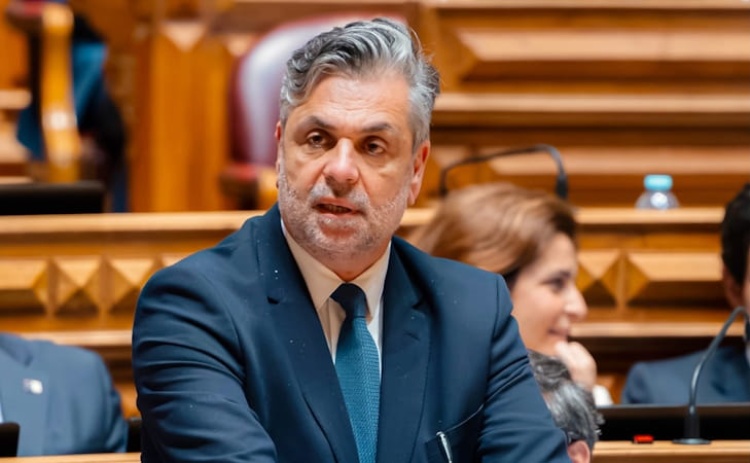Crist&oacute;v&atilde;o Norte &eacute; coautor de projeto do PSD e CDS-PP sobre acesso de n&atilde;o residentes ao SNS