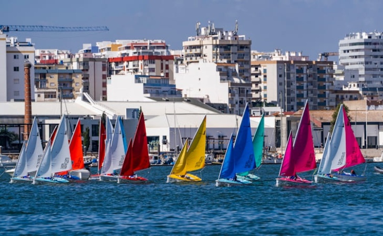 Campeonato do Mundo de Vela Inclusiva re&uacute;ne atletas de 40 pa&iacute;ses em Portim&atilde;o