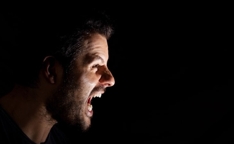 Pessoas t&oacute;xicas consomem-nos a energia mental. Aprenda a proteger-se