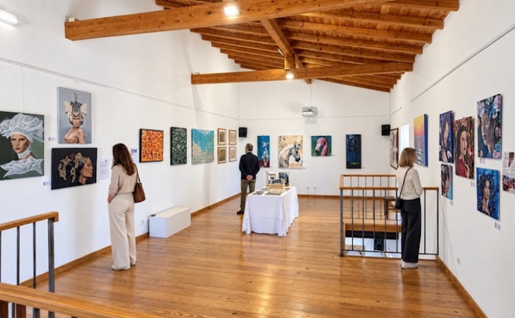 &ldquo;Arte em Movimento&rdquo; leva cria&ccedil;&atilde;o art&iacute;stica a Ferragudo e apoia crian&ccedil;as e fam&iacute;lias