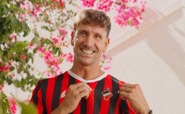 Ukra "regressa" ao Olhanense para apresenta&ccedil;&atilde;o da nova camisola do clube 