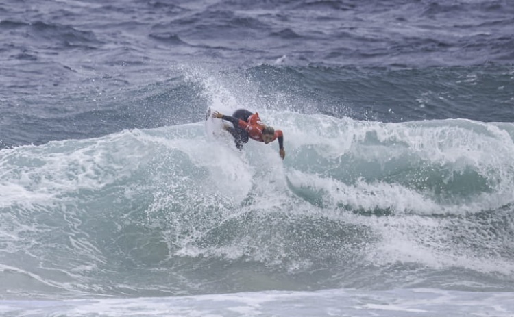 Surfista algarvia Lua Escudeiro conquista 3.&ordm; lugar na Corunha