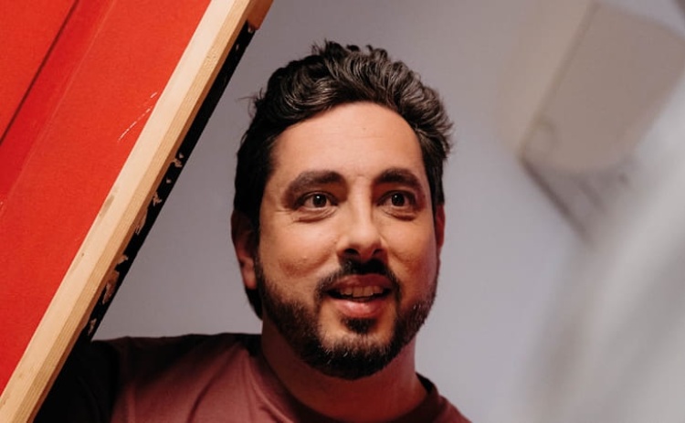 Humorista Diogo Bat&aacute;guas &eacute; o pr&oacute;ximo convidado da rubrica Lado B