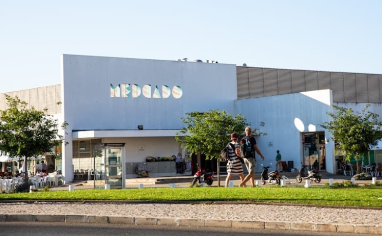 Concurso aberto para explora&ccedil;&atilde;o de sete lojas nos Mercados de Tavira, Cabanas e Luz