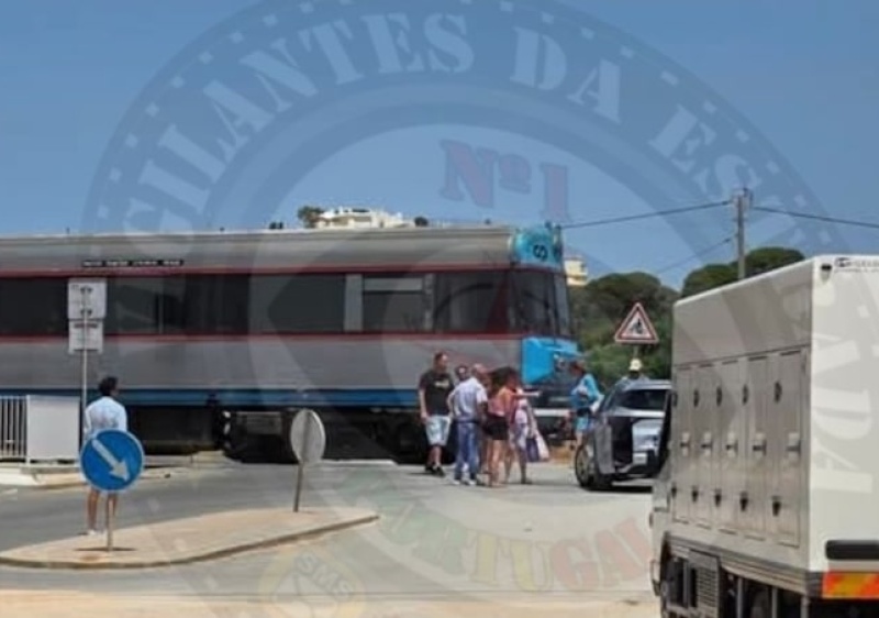 Comboio colide com automóvel em Lagos