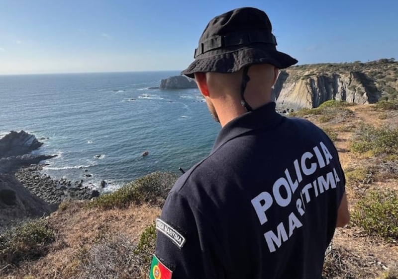Retomadas buscas por pescador desaparecido na ponta da Atalaia em Aljezur
