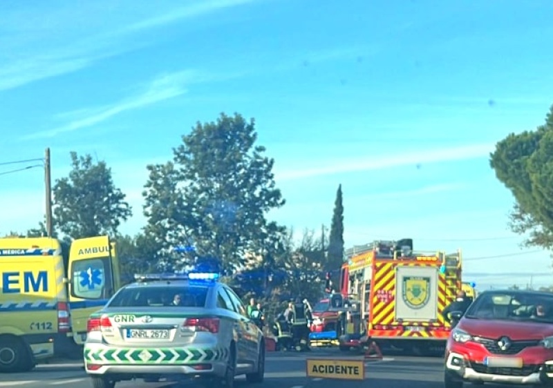 Colisão entre dois ligeiros resultou em 4 feridos perto de Olhão