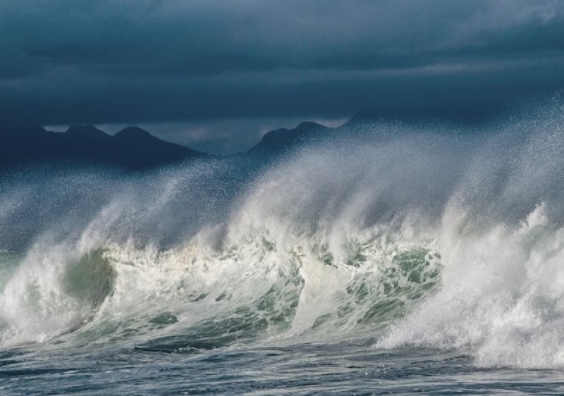 Toda a costa continental portuguesa sob avisos até domingo devido à ondulação